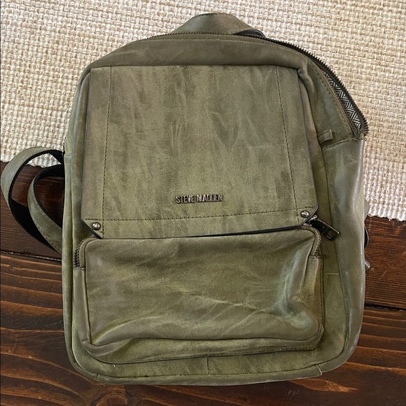 Steve Madden Olive Men\'s Backpack with Front Pocket